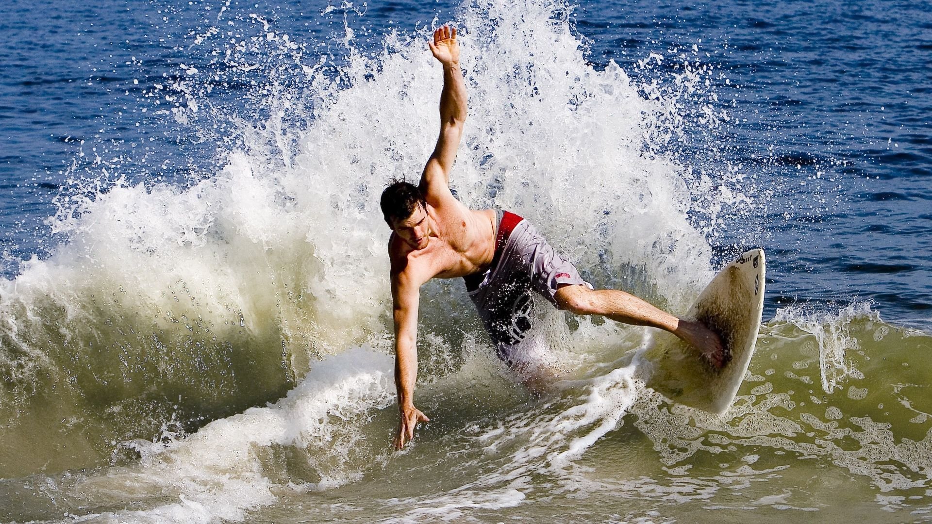 极速与地缘，当F1年度争冠焦点战遇上智利冲垮美国的赛道隐喻