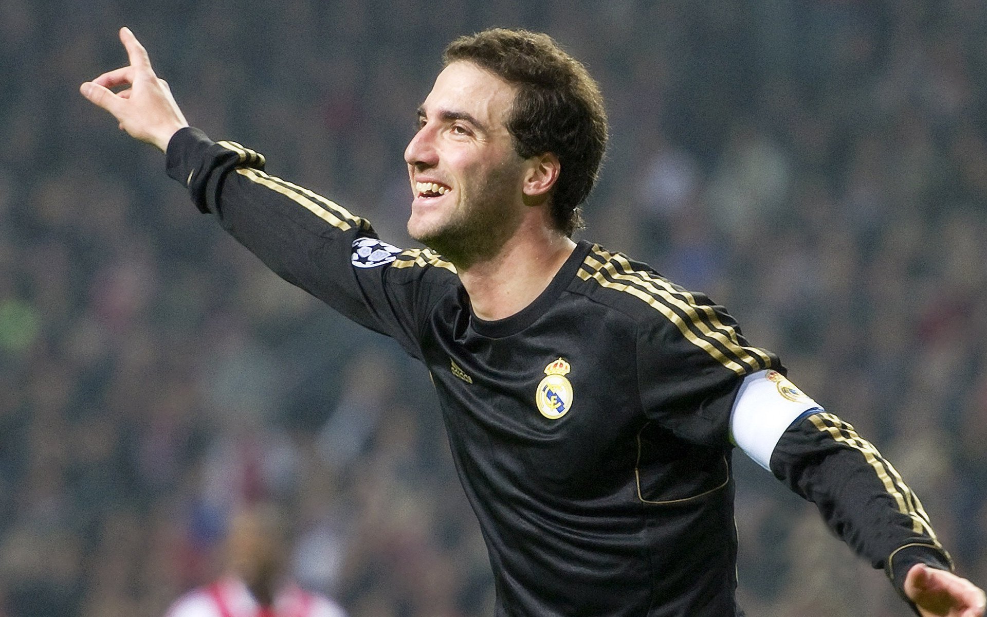 赛道与舞台，杰伦·格林在F1年度争冠之夜的跨界高光